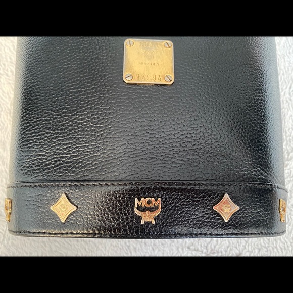 🌸SOLD🌸AUTHENTIC VINTAGE MCM MINI BLACK LEATHER HANDBAG - Picture 13 of 16